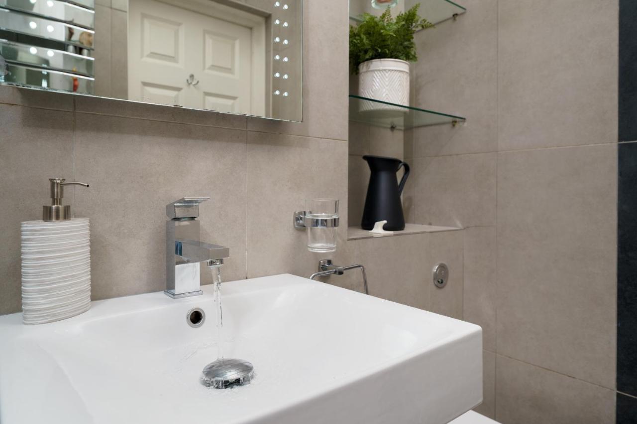 2 Bedr, 3 Beds, 1 Bath Thames, Trafalgar Sq Лондон Экстерьер фото