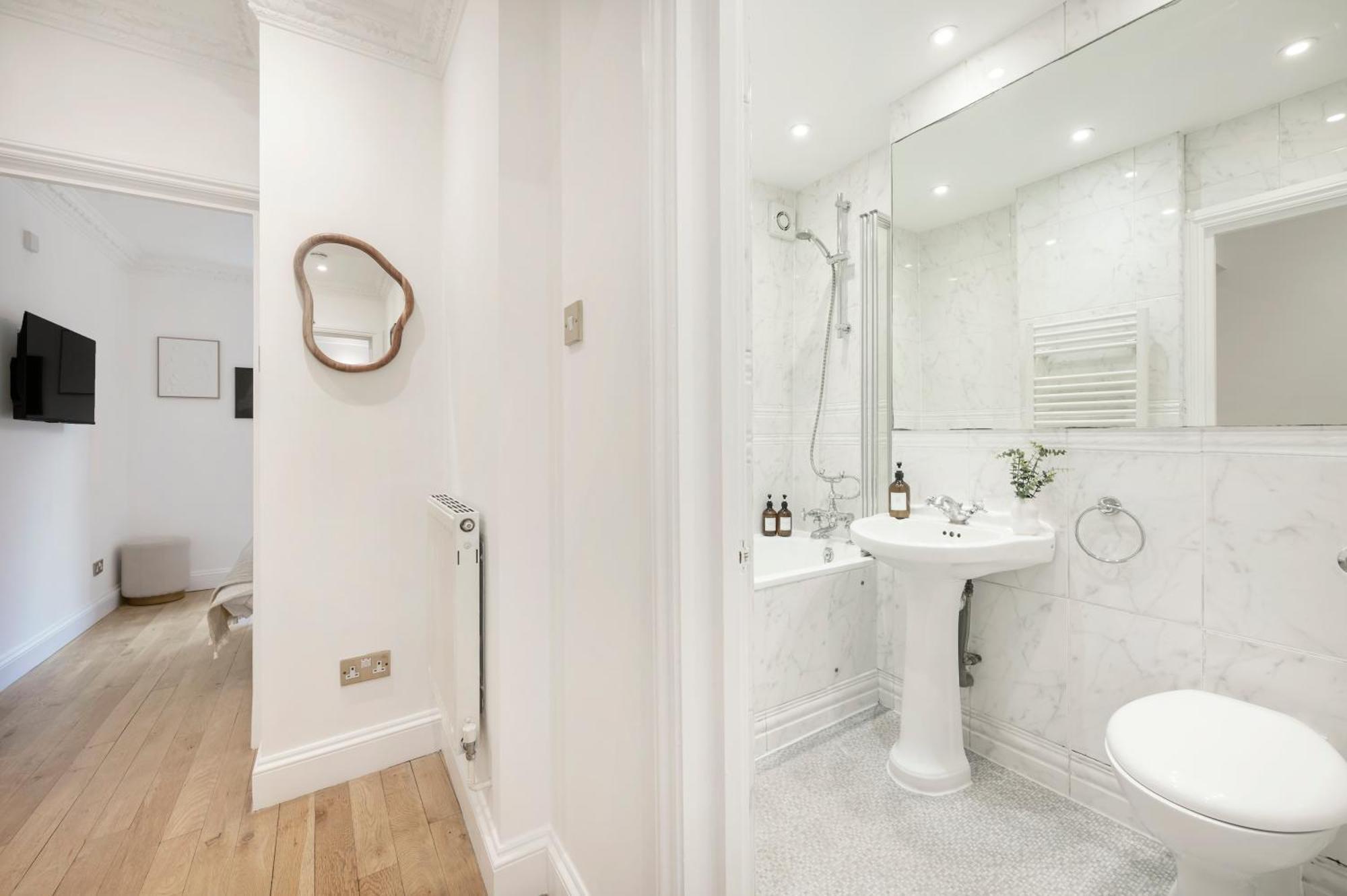 2 Bedr, 3 Beds, 1 Bath Thames, Trafalgar Sq Лондон Экстерьер фото
